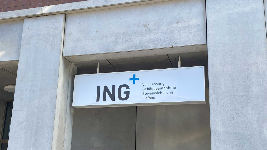 Umzug. ING PLUS. Ziegeleiplatz 2 in Winterthur. Leuchtreklame