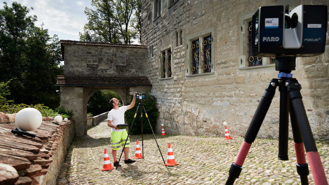 Gebäudeaufnahme. ING PLUS