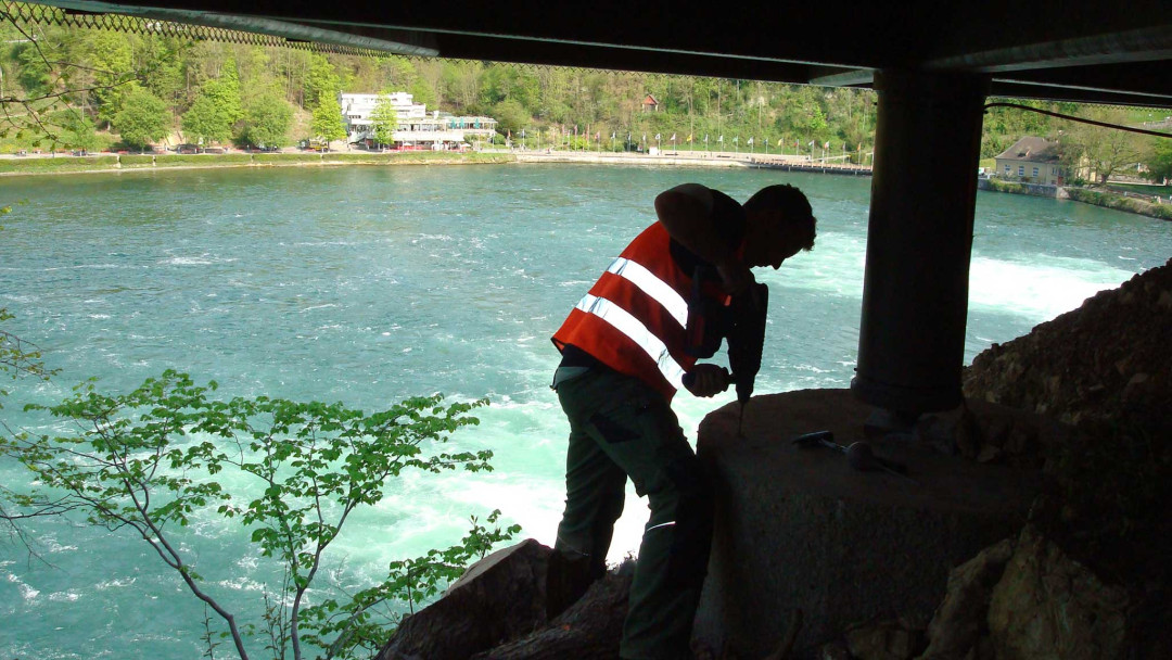 Schloss Laufen am Rheinfall. Installation Überwachungsmessung. ING PLUS