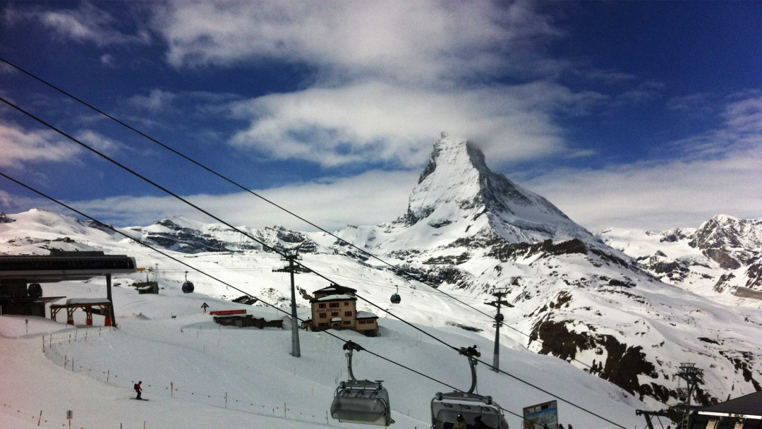 Zermatt. Gebäudevermessung Hotel Riffelberg mit Blick auf das Matterhorn. ING PLUS