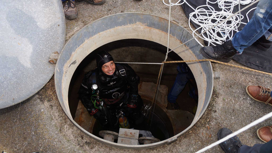 Stefan Nüesch. Tauchgang. ING PLUS