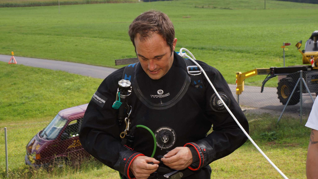 Stefan Nüesch. Tauchgang Untersuchung Grundwasserpumpe. ING PLUS